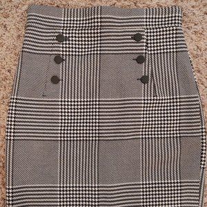 H&M Size 6 Black & White Plaid Pencil Skirt